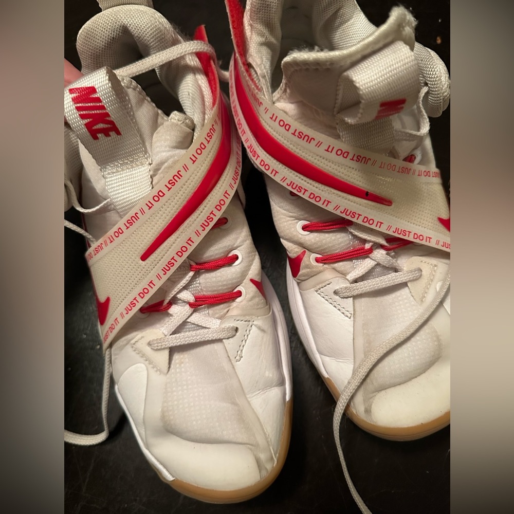 NIKE VOLLEYBALL SHOES